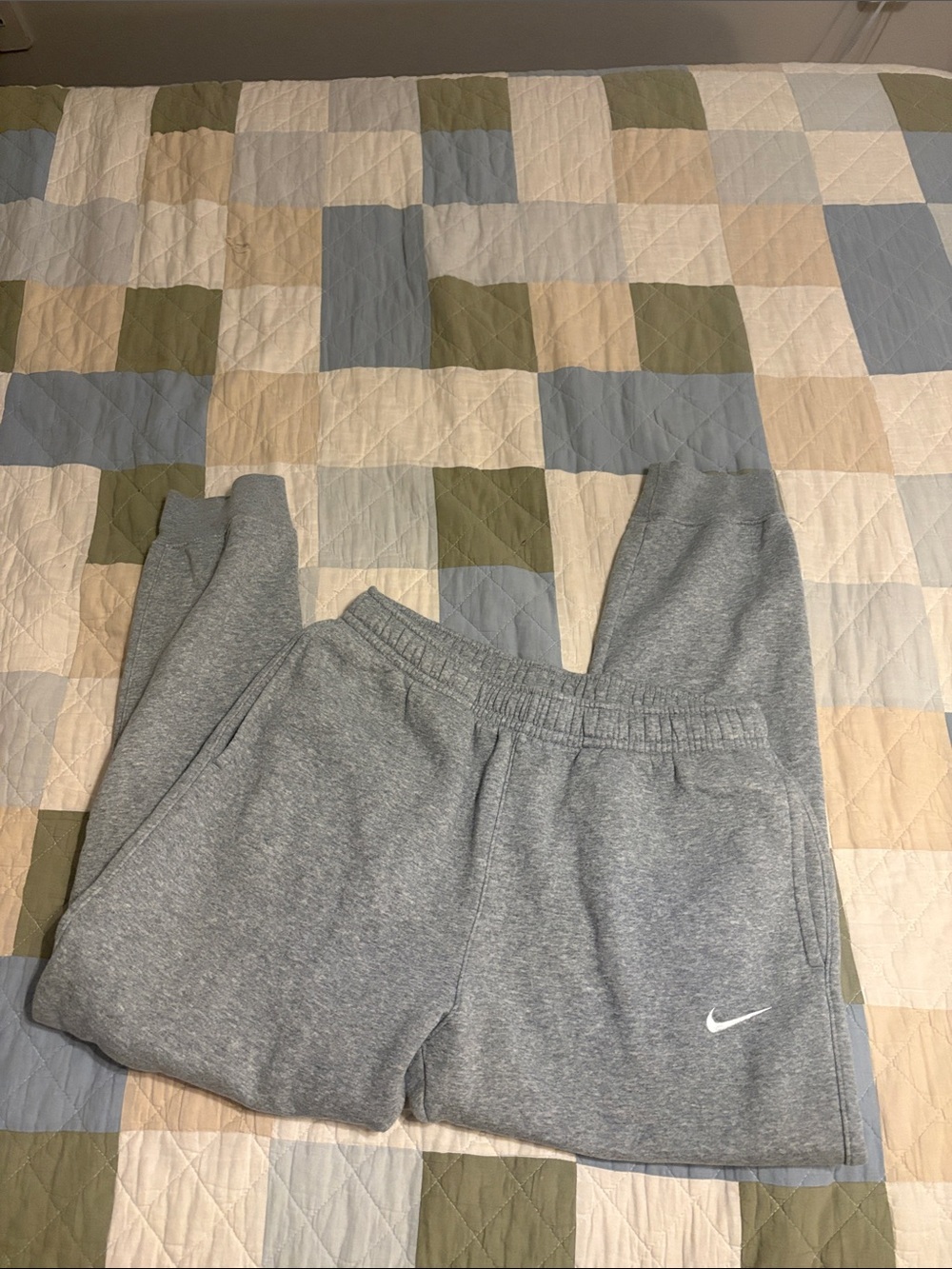 Nike Mens Gray Medium Joggers - Comfort Fit